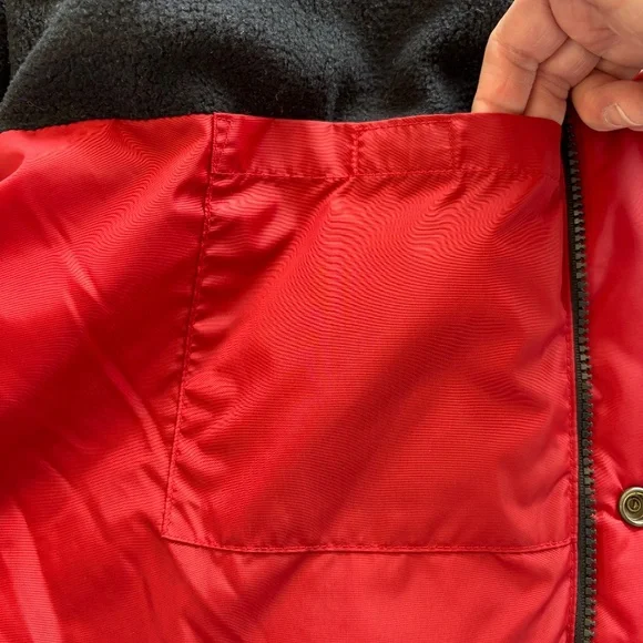 Roots men's red duck down & feather filled zip and snap closure vest size M - Picture 12 of 16